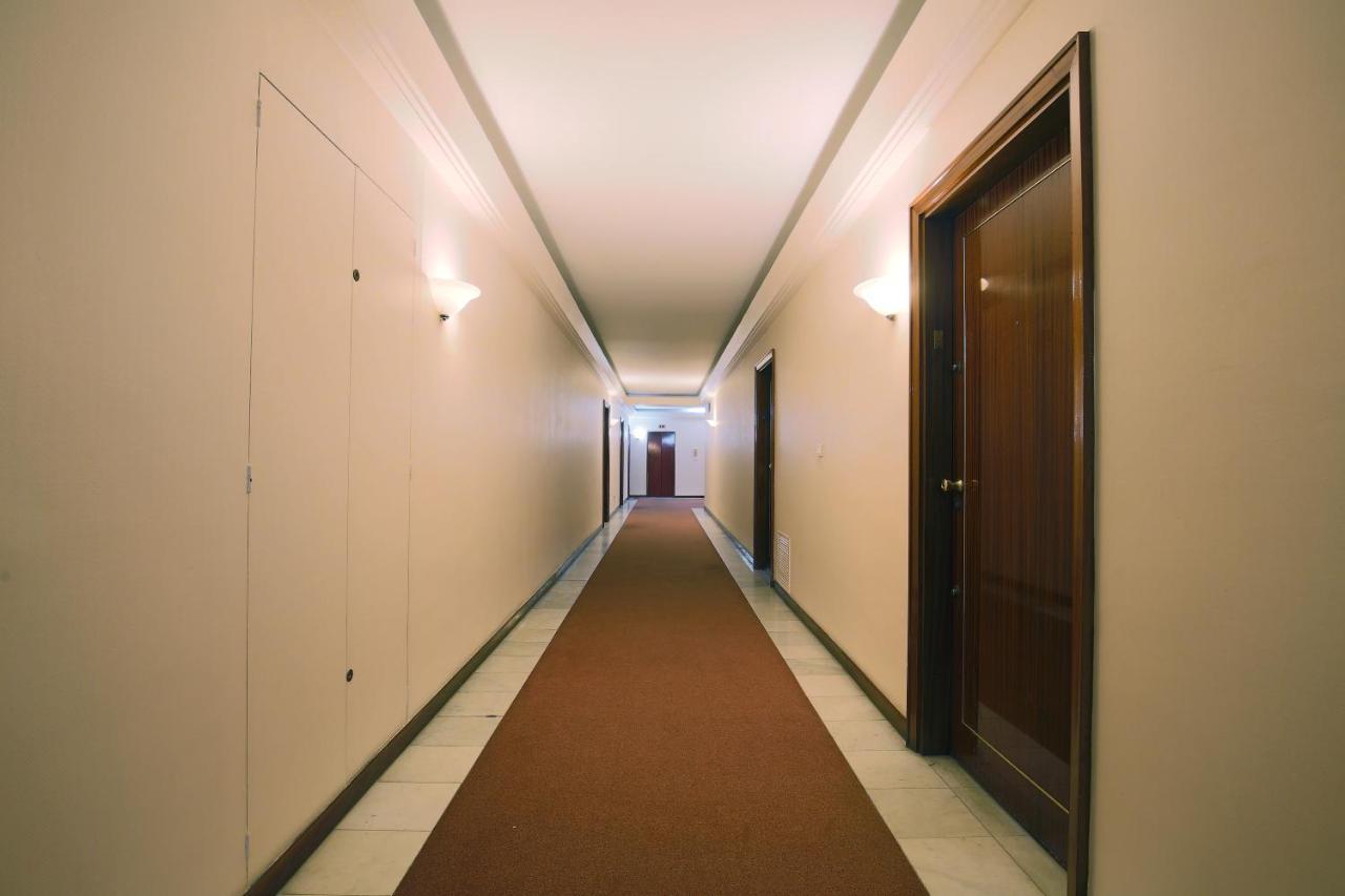Apartment Ponthieu - Hala Paris